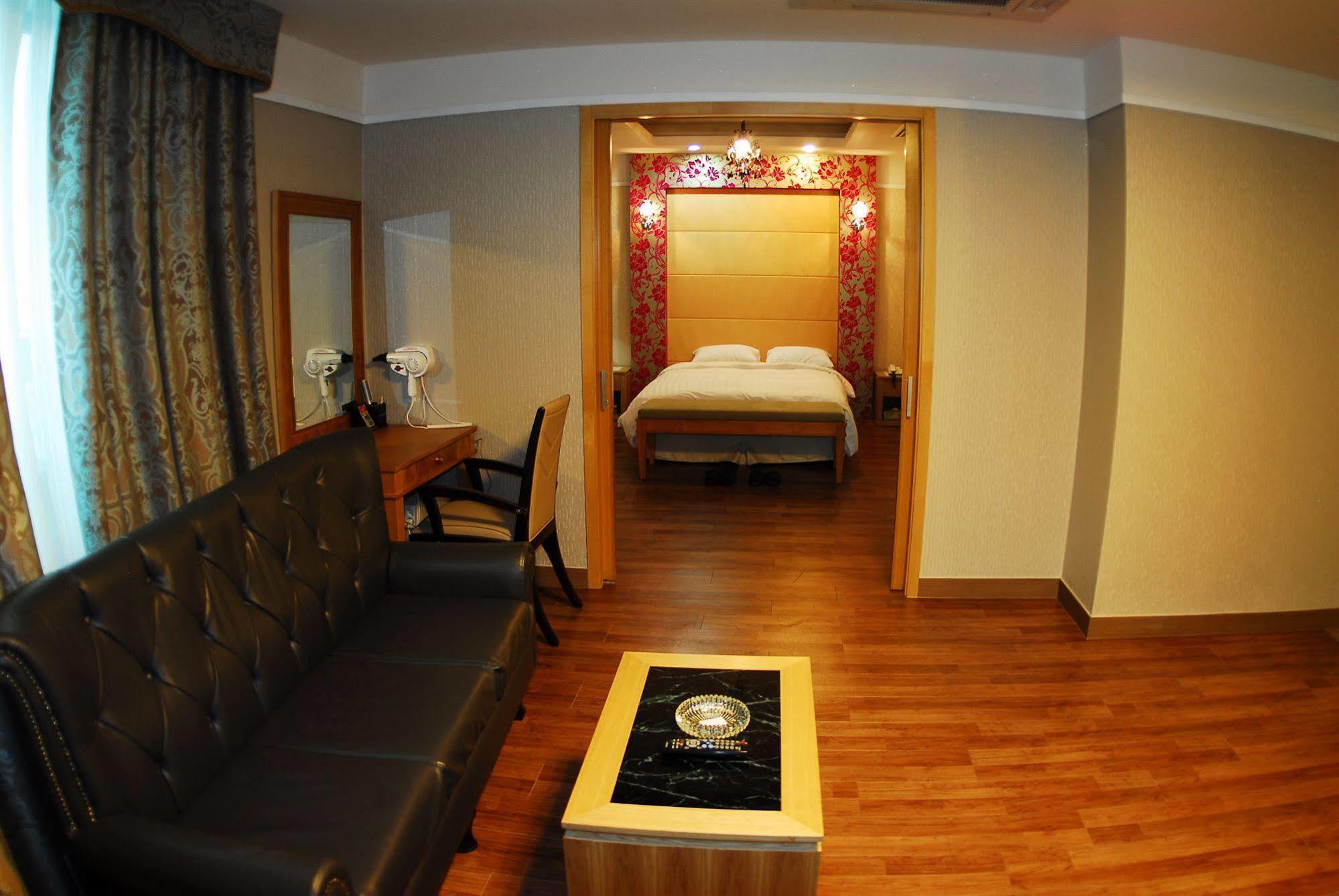 Tae Pyeong Yang Hotel Anszan Kültér fotó
